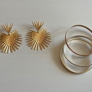 Lot of 2 Dangle Drop Post Earrings Gold Tone And Bangle 3 Tones Bracelet